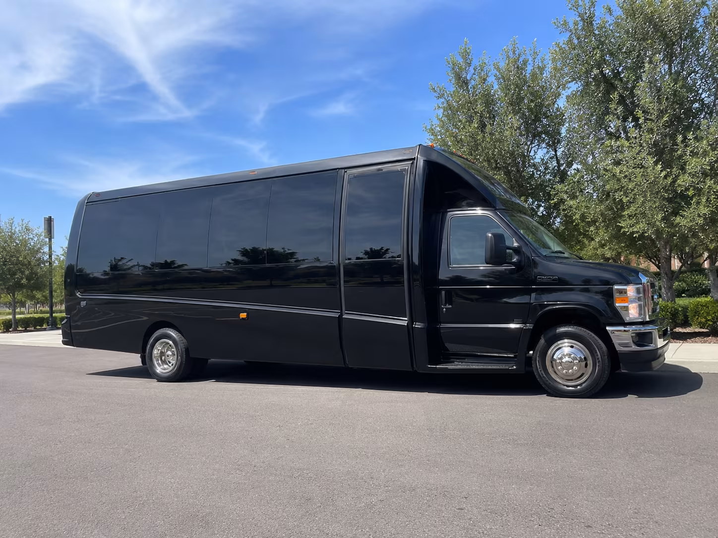 bus rentals for bands and performers traveling through hartford