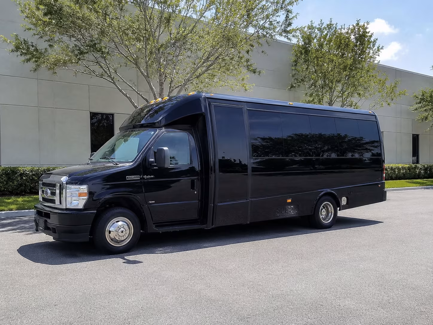 concert shuttle buses for large groups and private events in hartford